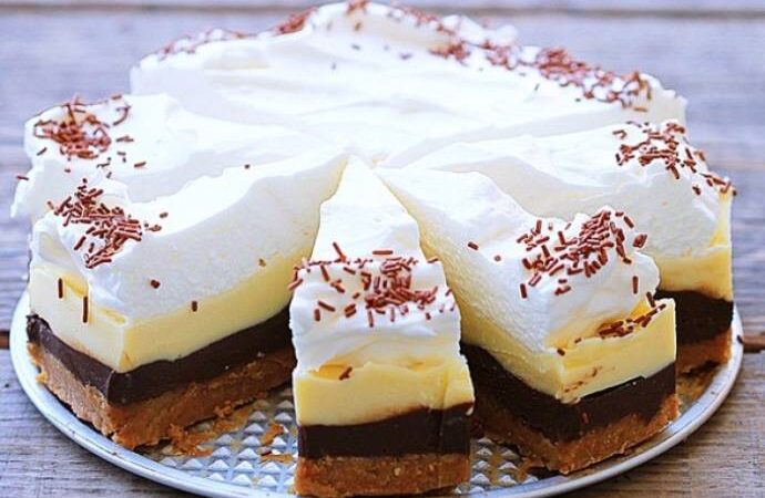 KINDER TORTA U ČETIRI BOJE: Jednostavno i brzo – bez pečenja!