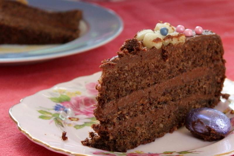 ČOKOLADNA TORTA S ORASIMA: Savršena kombinacija okusa!