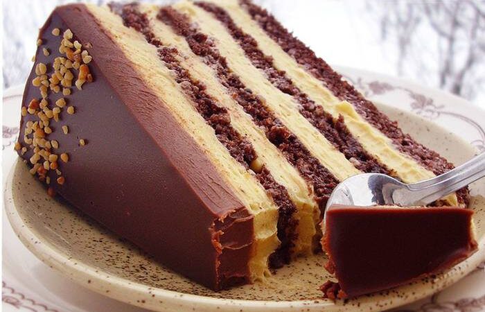 TORTA S LJEŠNJACIMA I KARAMELOM: Prekrasne forme, kremasta i veoma ukusna